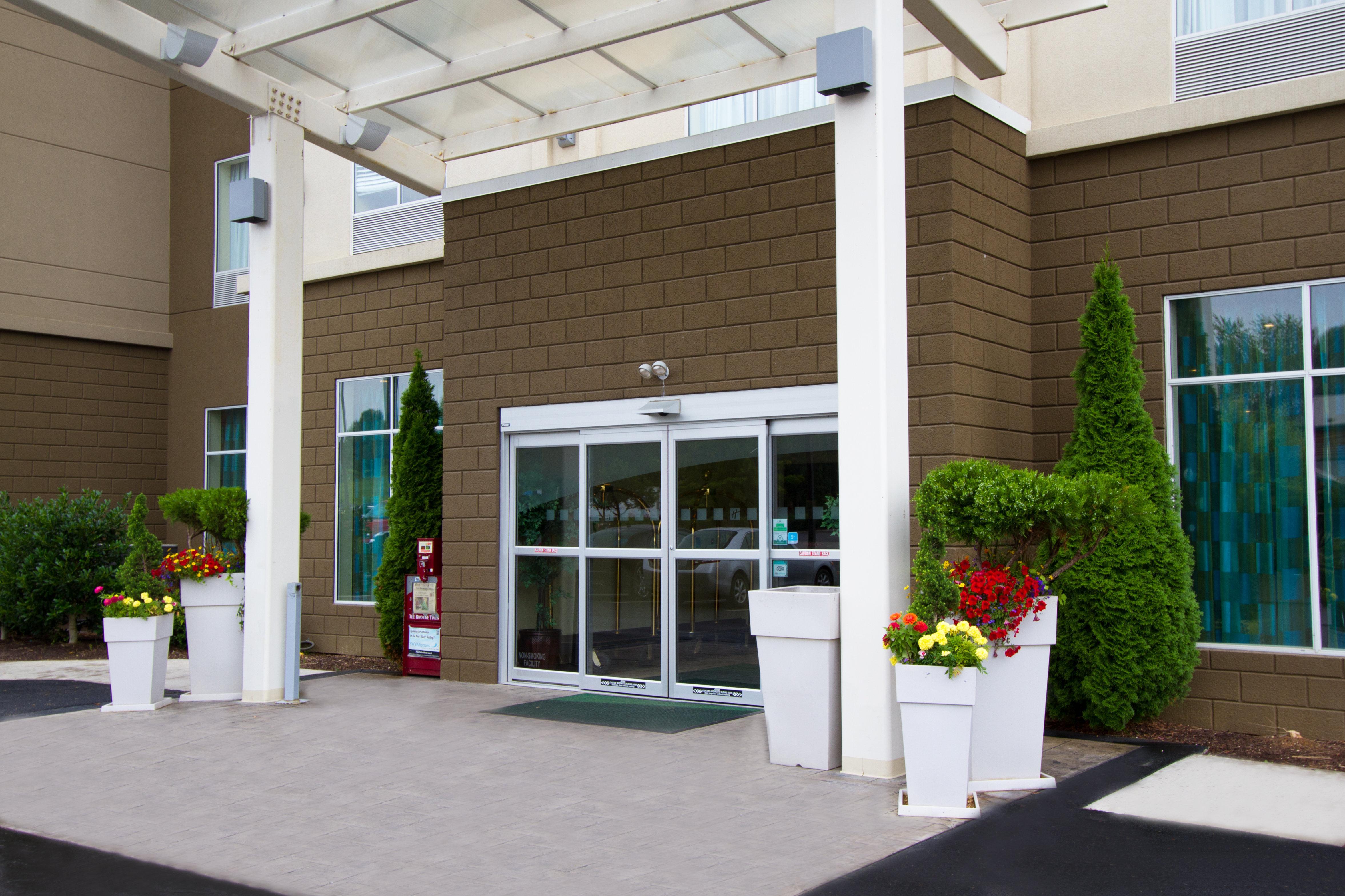 Holiday Inn Christiansburg Blacksburg By Ihg Exterior photo